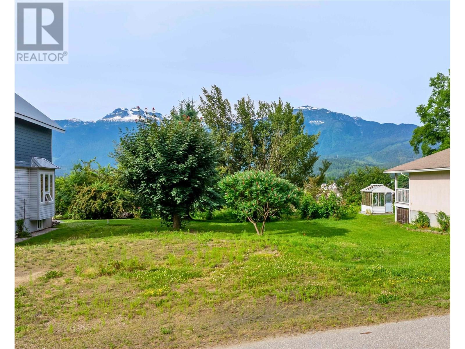 157 Track Street E Property Photo 1