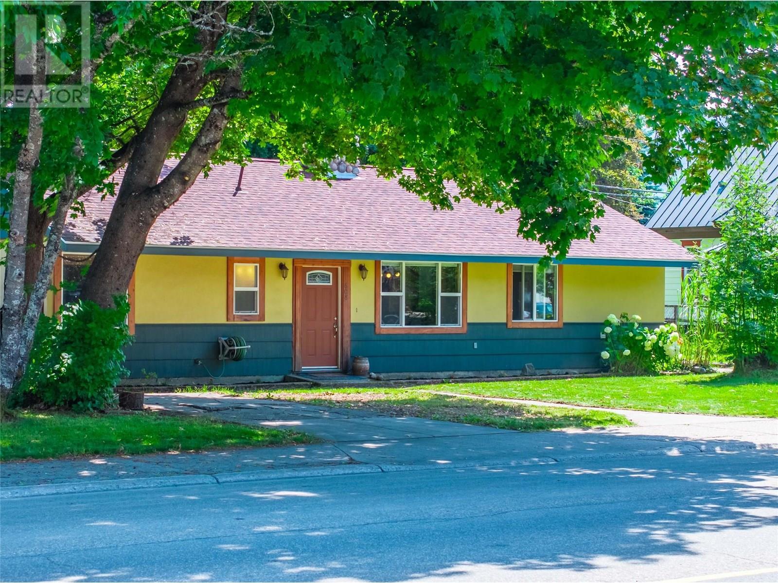 608 Mackenzie Avenue Property Photo 1