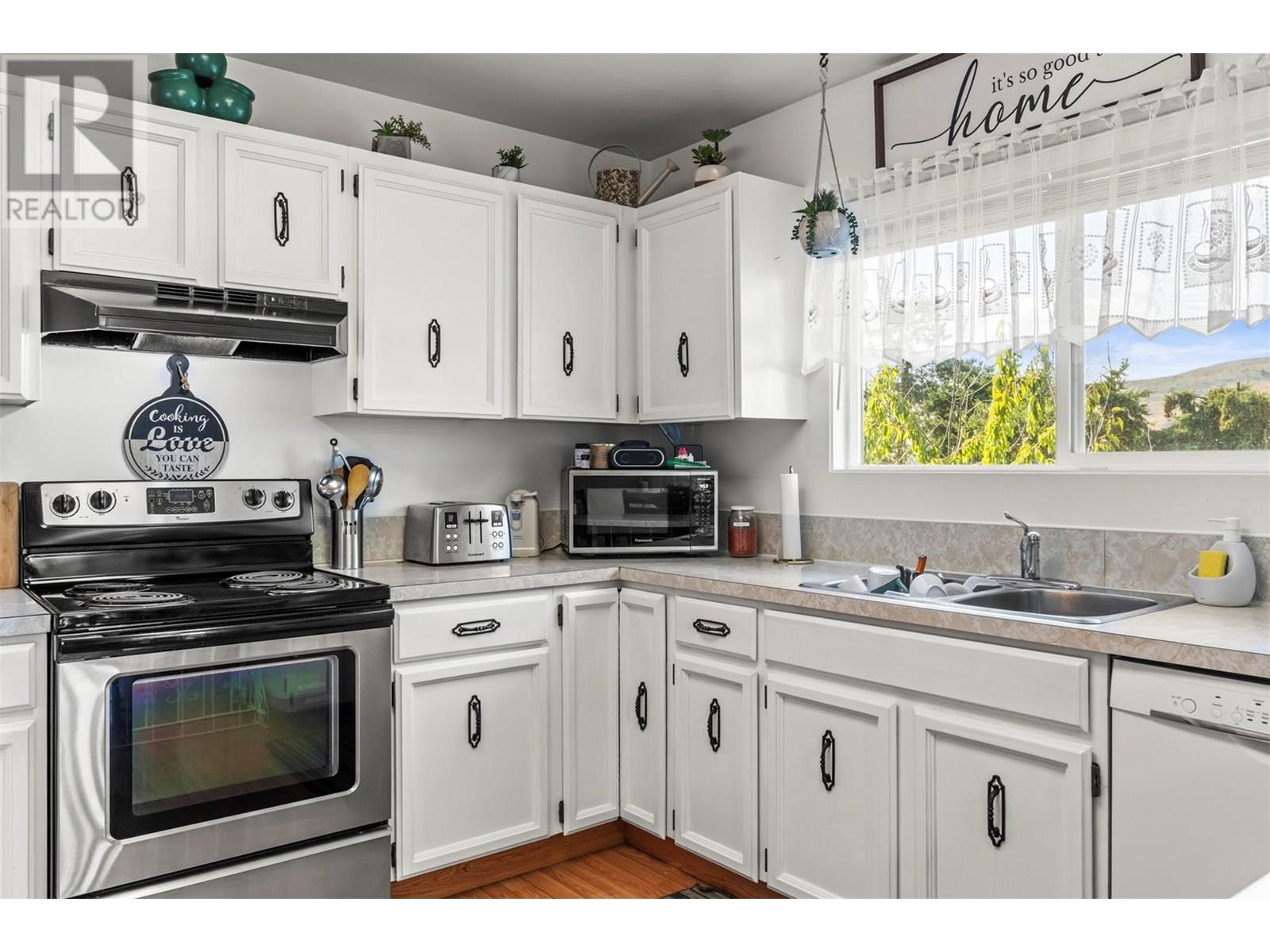 3927 16 Avenue Property Photo 7