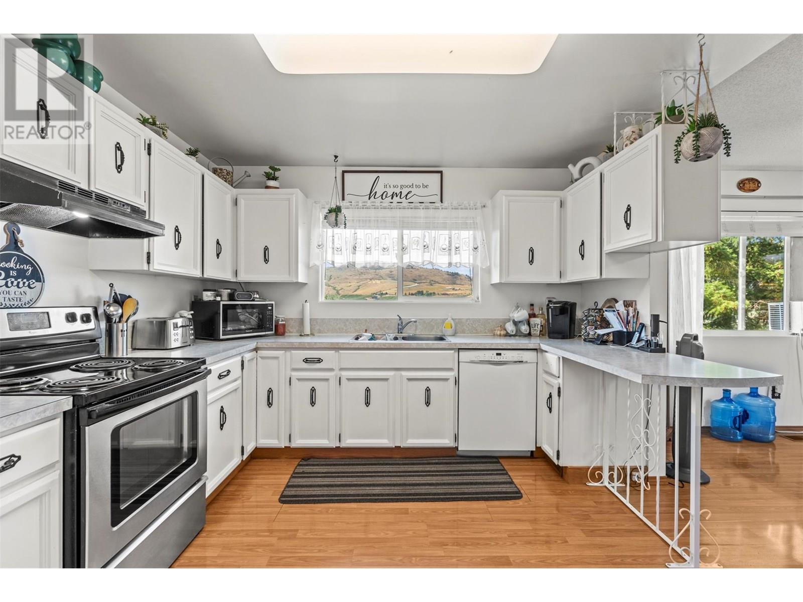 3927 16 Avenue Property Photo 8