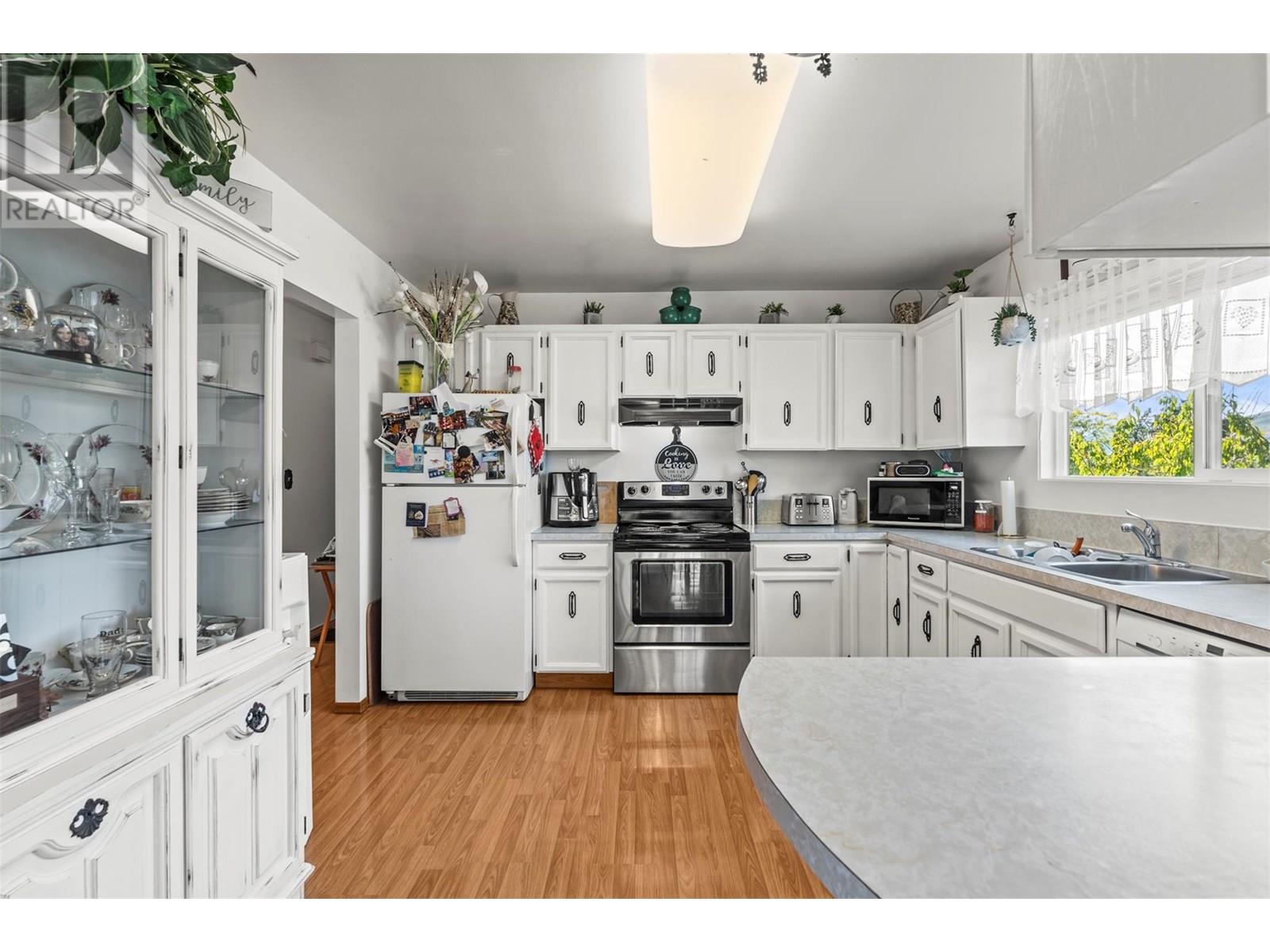 3927 16 Avenue Property Photo 9