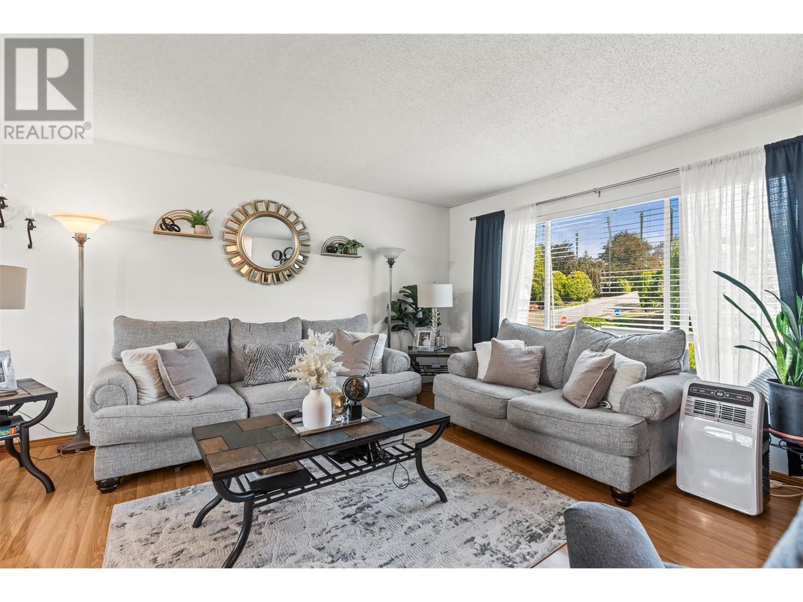 3927 16 Avenue Property Photo 13