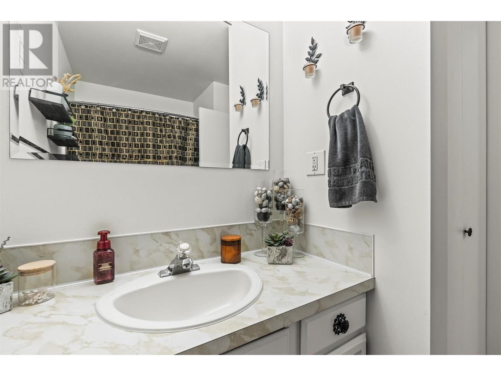 3927 16 Avenue Property Photo 23