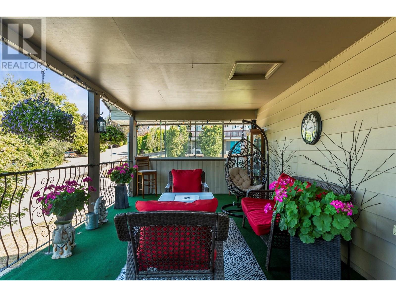 3927 16 Avenue Property Photo 26