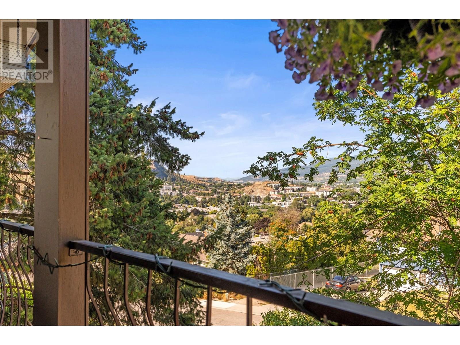 3927 16 Avenue Property Photo 28