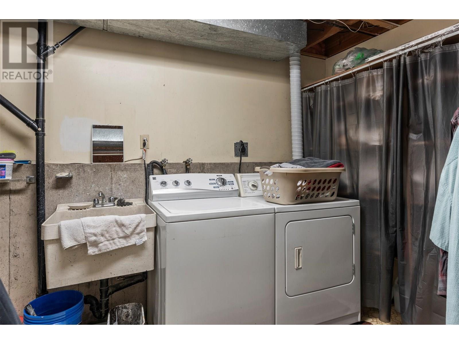 3927 16 Avenue Property Photo 32