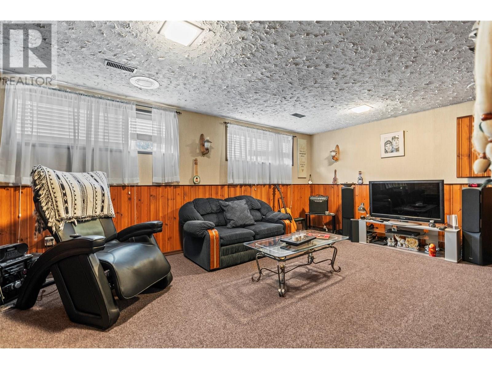 3927 16 Avenue Property Photo 34