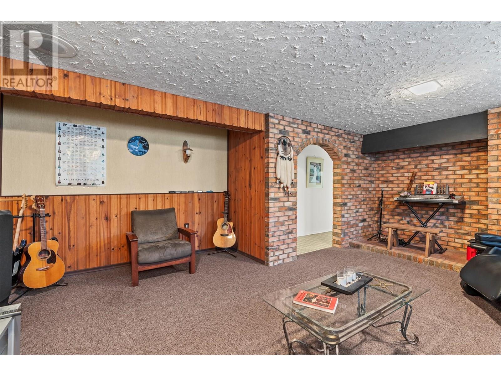 3927 16 Avenue Property Photo 36