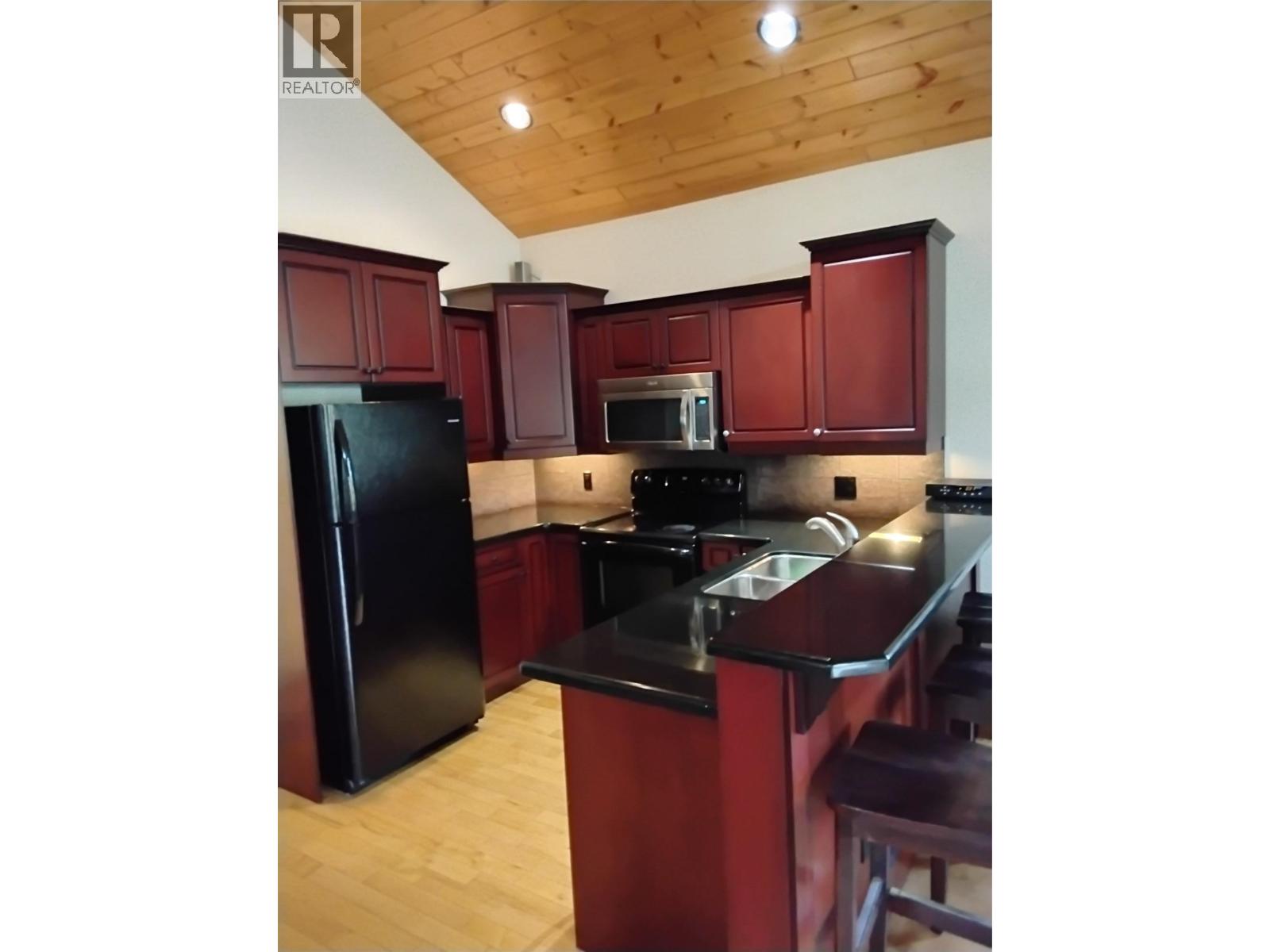 453 13th Avenue Property Photo 8