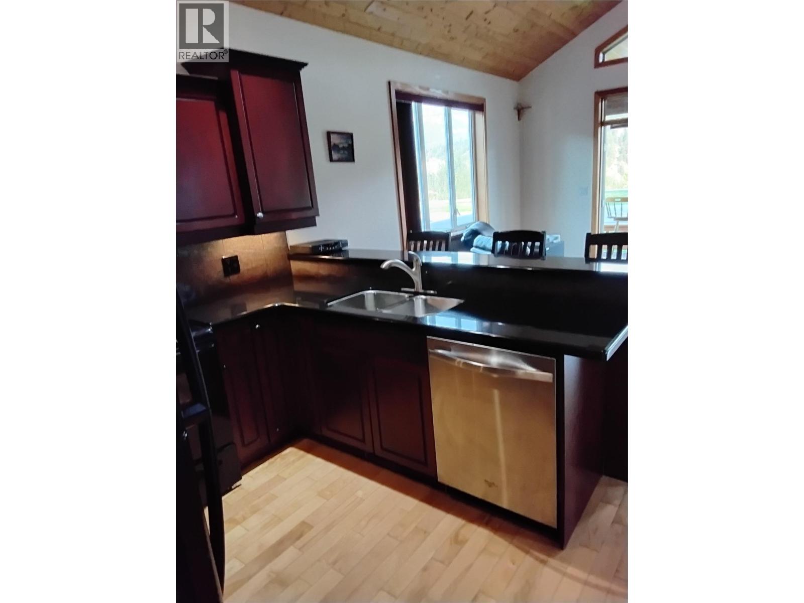 453 13th Avenue Property Photo 9