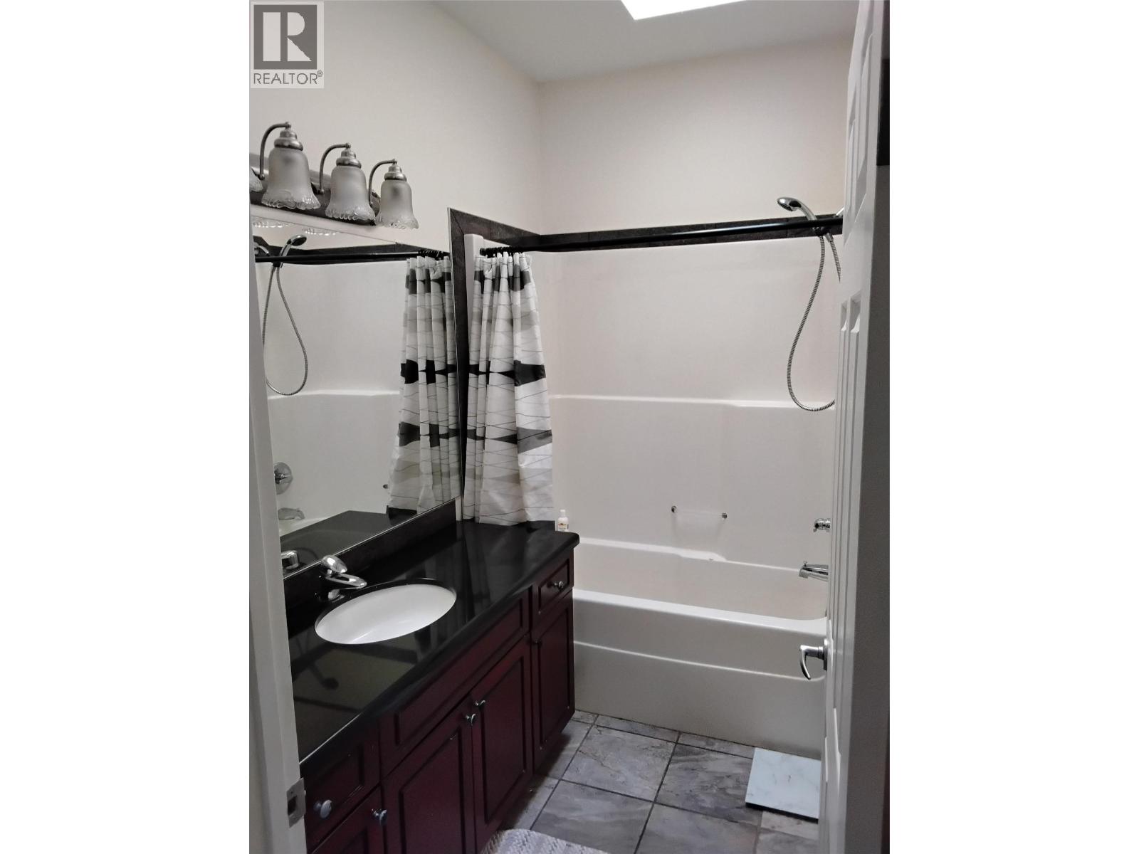 453 13th Avenue Property Photo 13