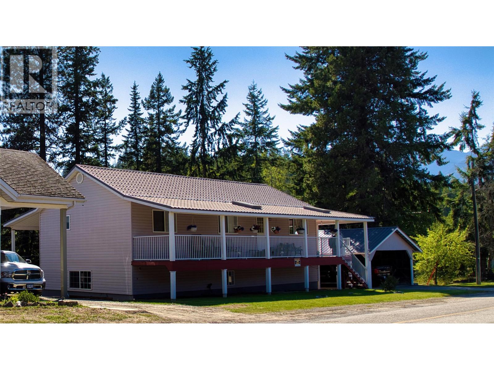 301 Fowler Street Property Photo 1