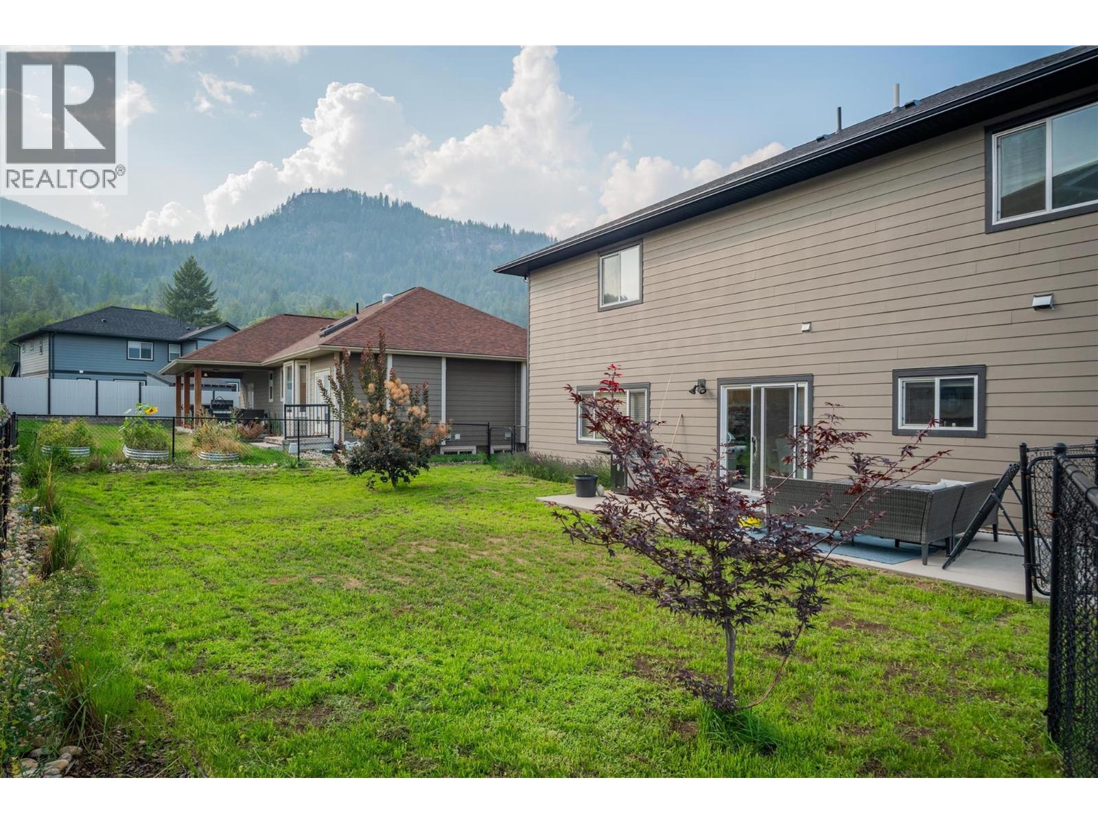 3904 Grandview Drive Property Photo 2