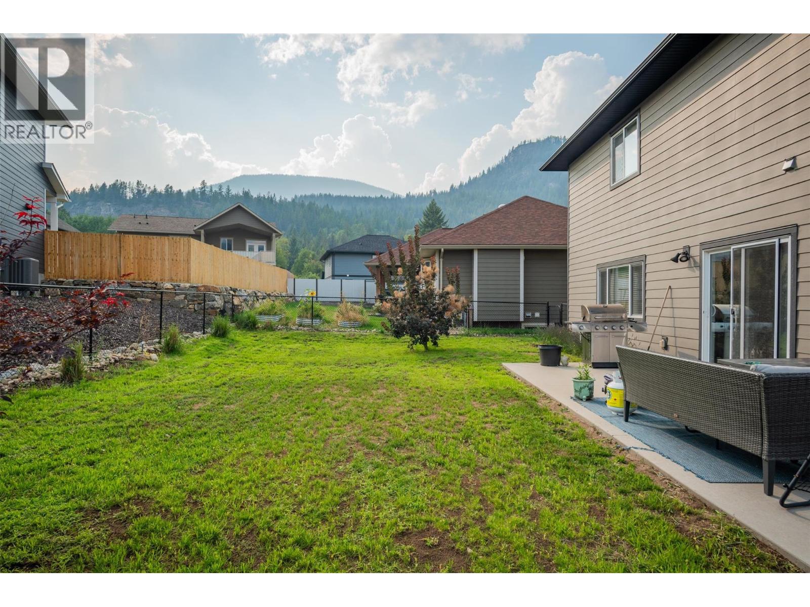 3904 Grandview Drive Property Photo 4