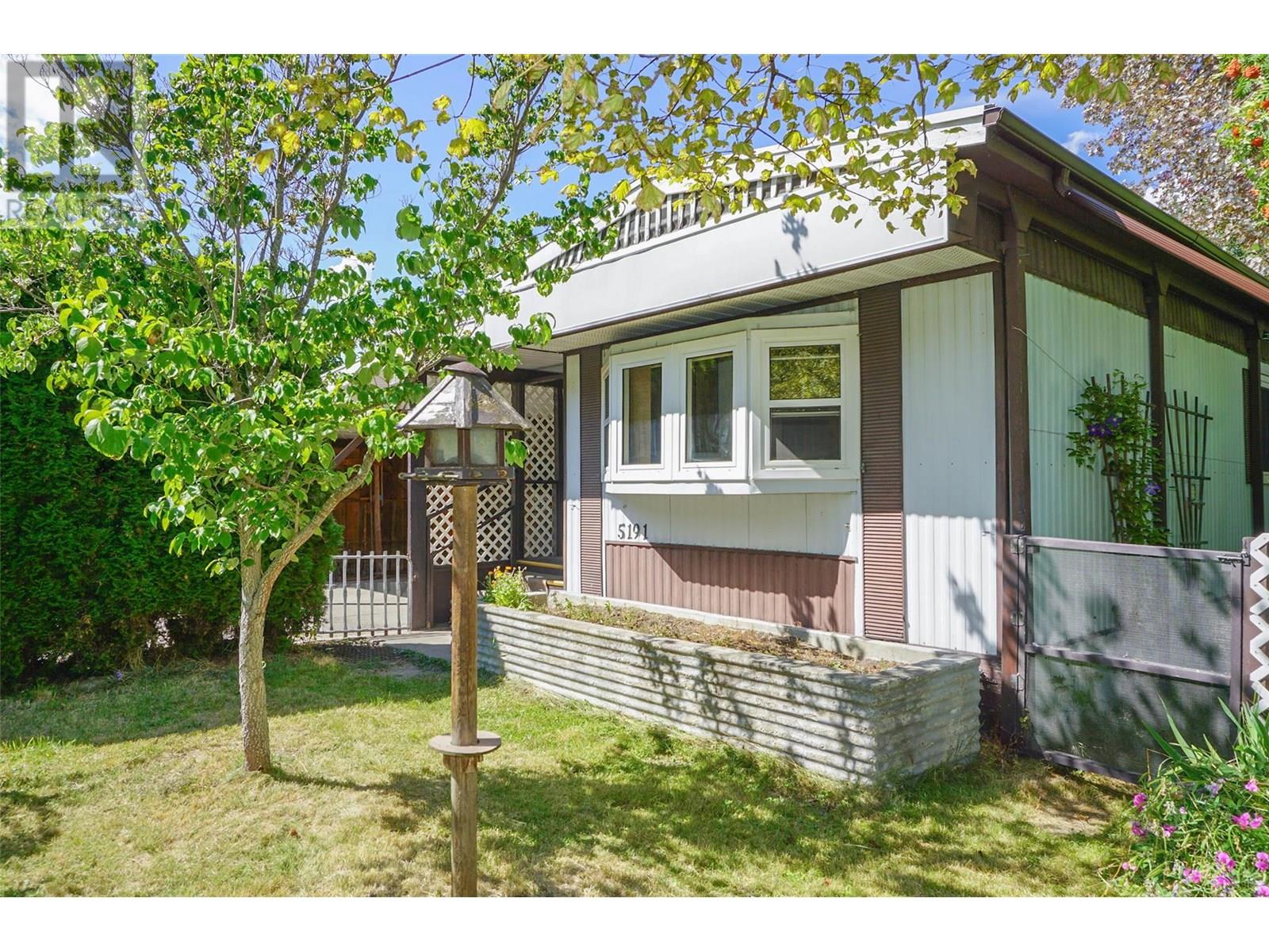 5191 69 Avenue Ne Property Photo 1
