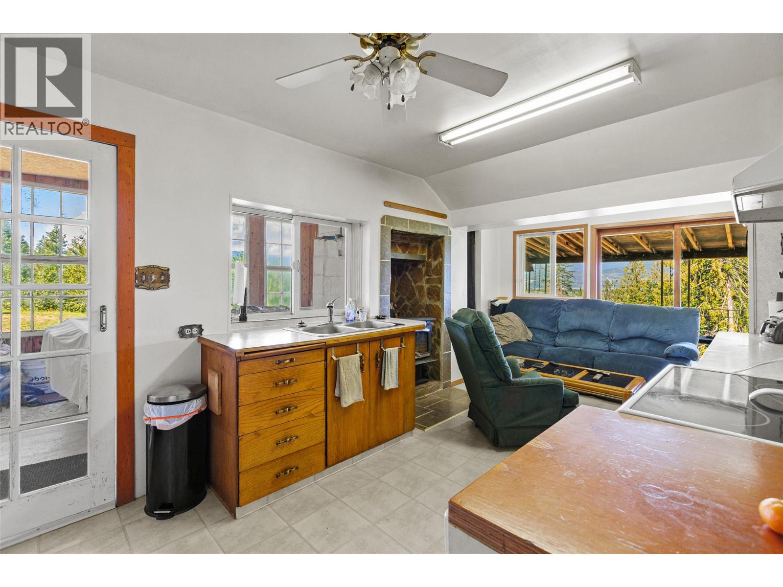 1655 Evans Road Property Photo 7