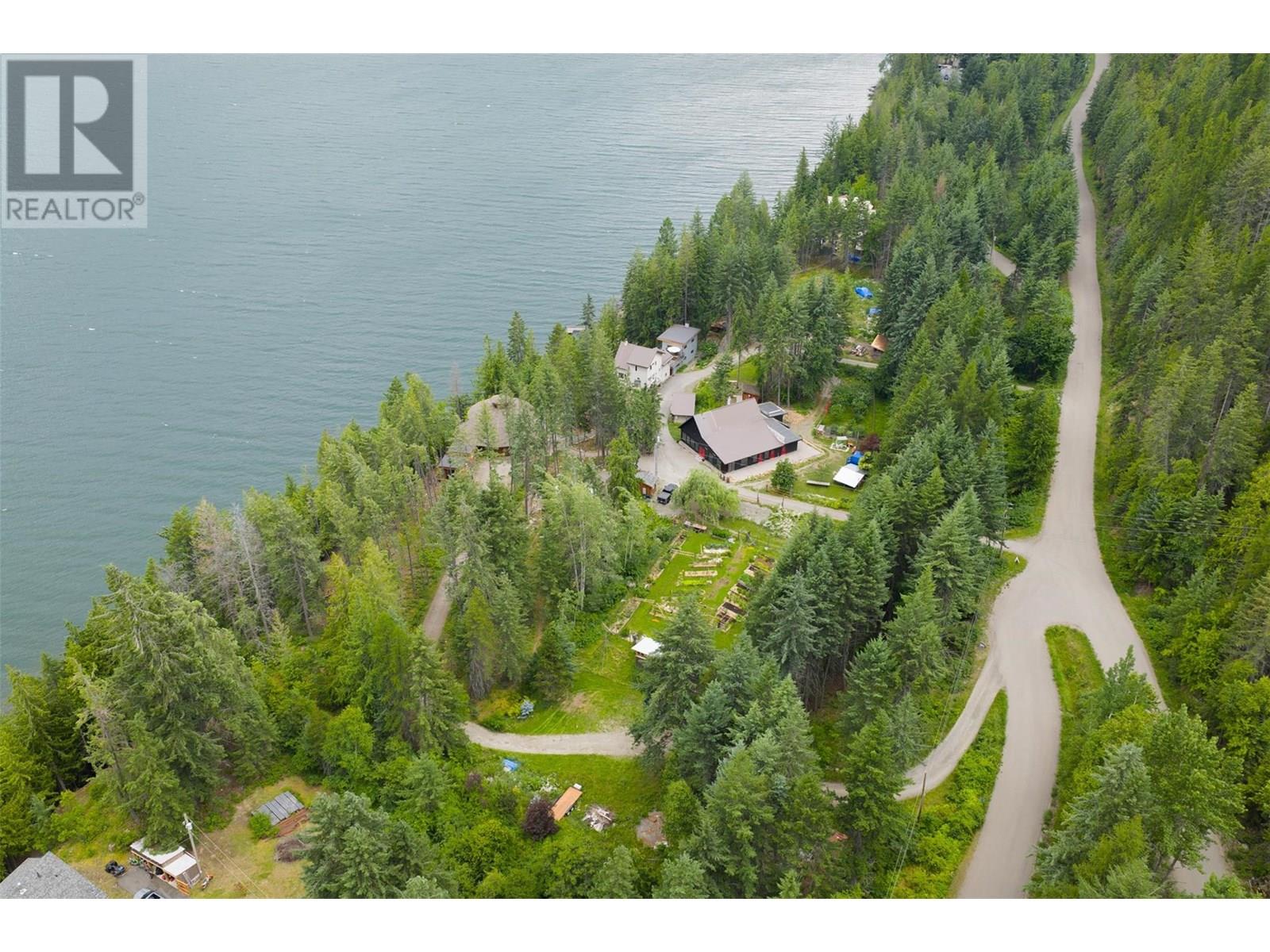 5278 Amundsen Road Property Photo 1