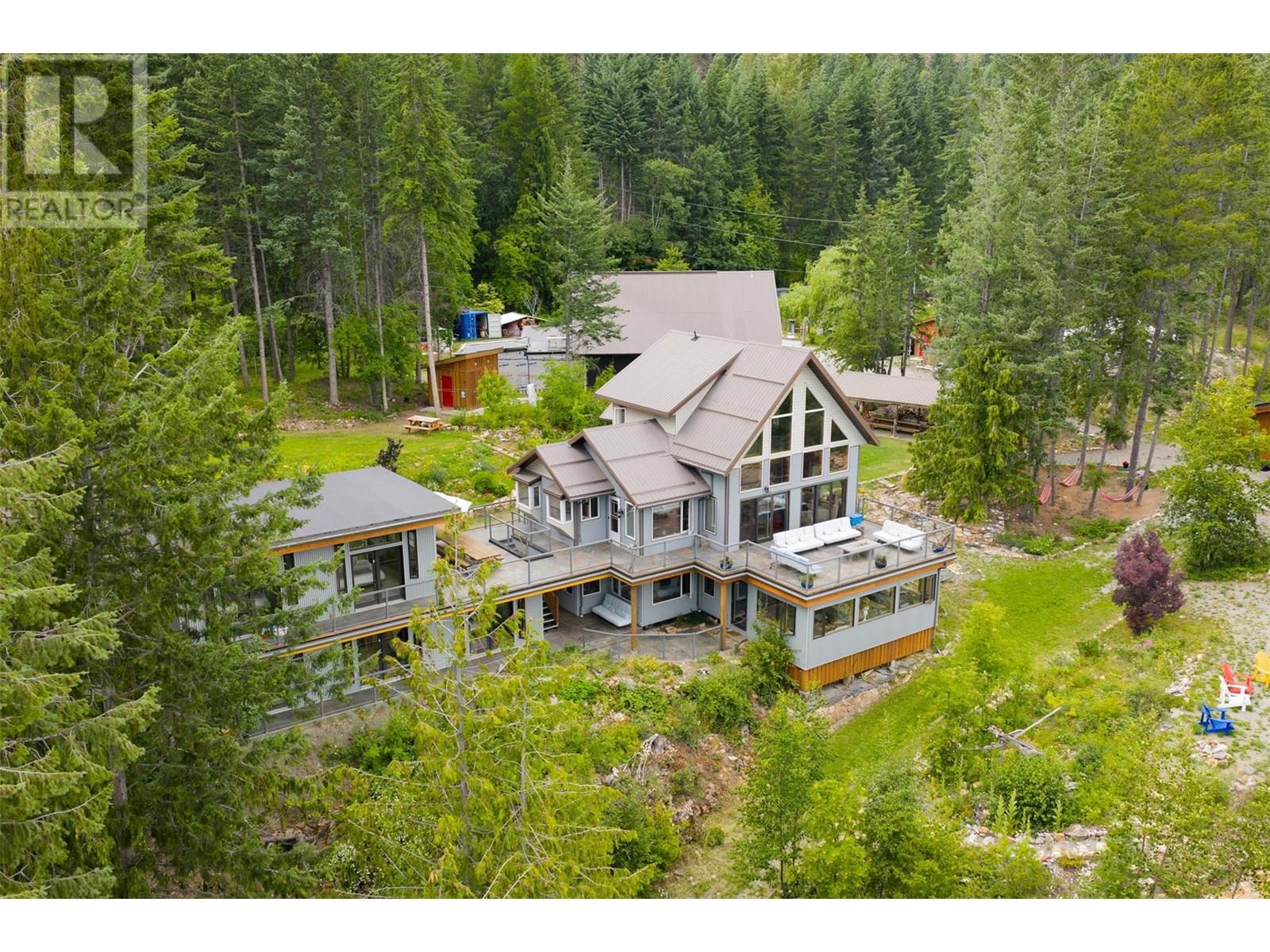 5278 Amundsen Road Property Photo 4