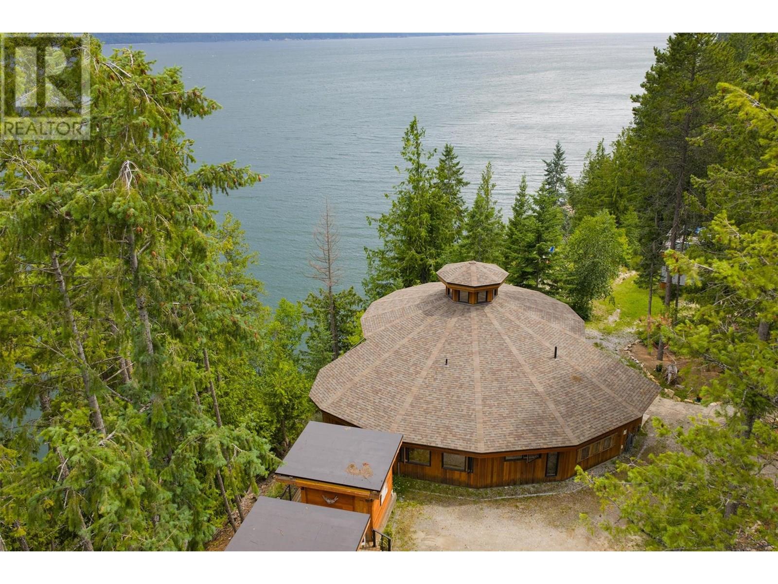 5278 Amundsen Road Property Photo 8