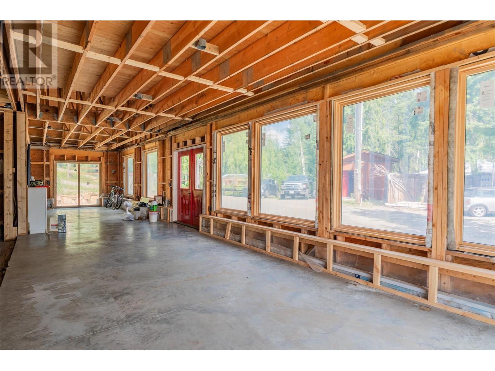 5278 Amundsen Road Property Photo 22