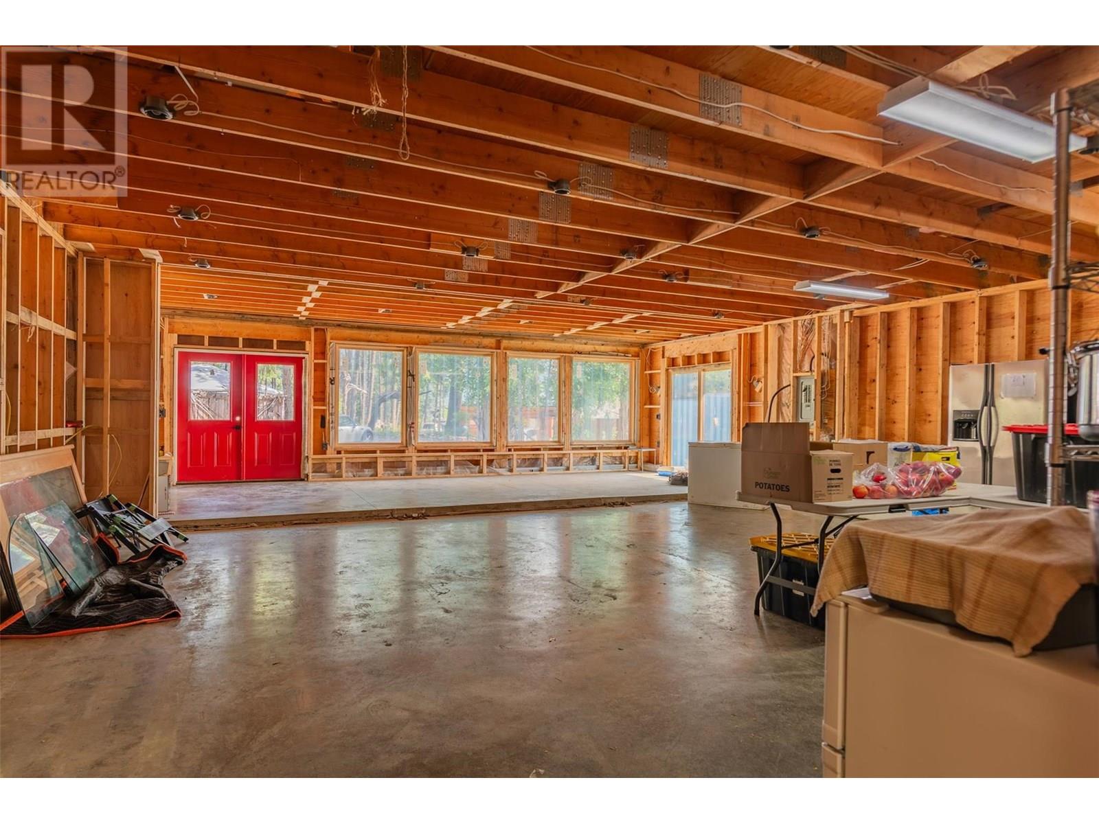5278 Amundsen Road Property Photo 23