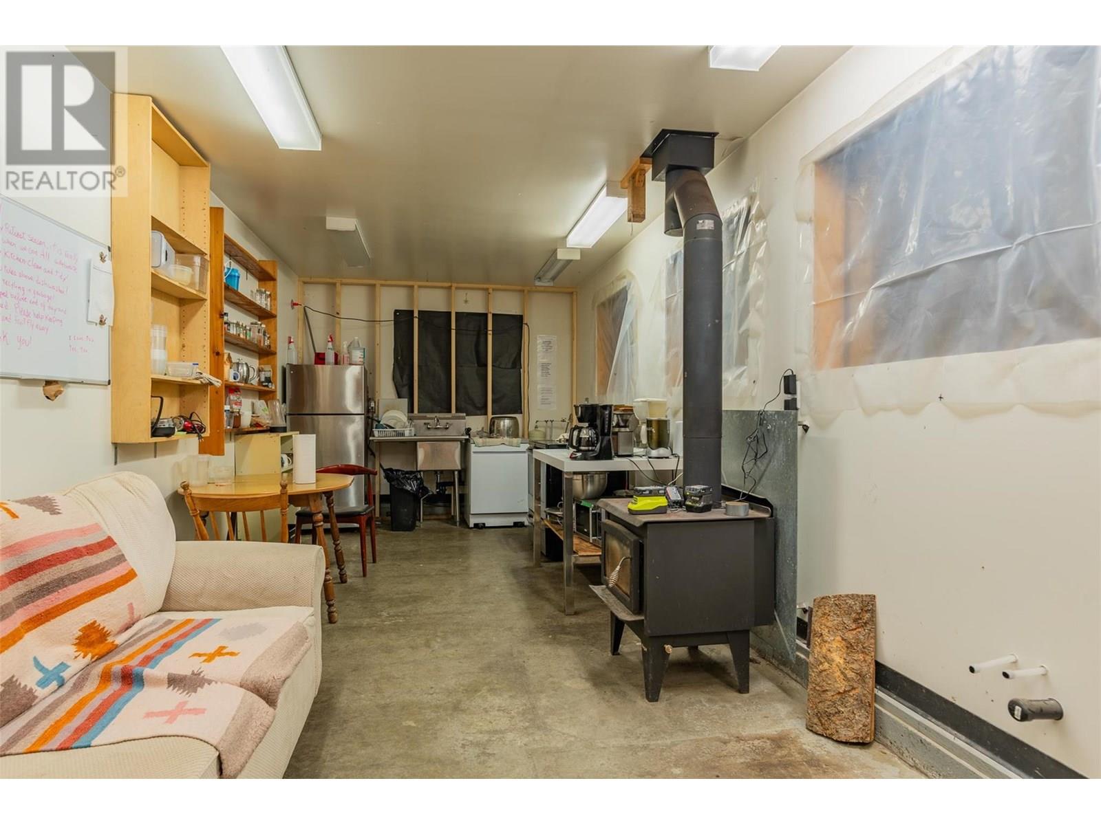 5278 Amundsen Road Property Photo 24