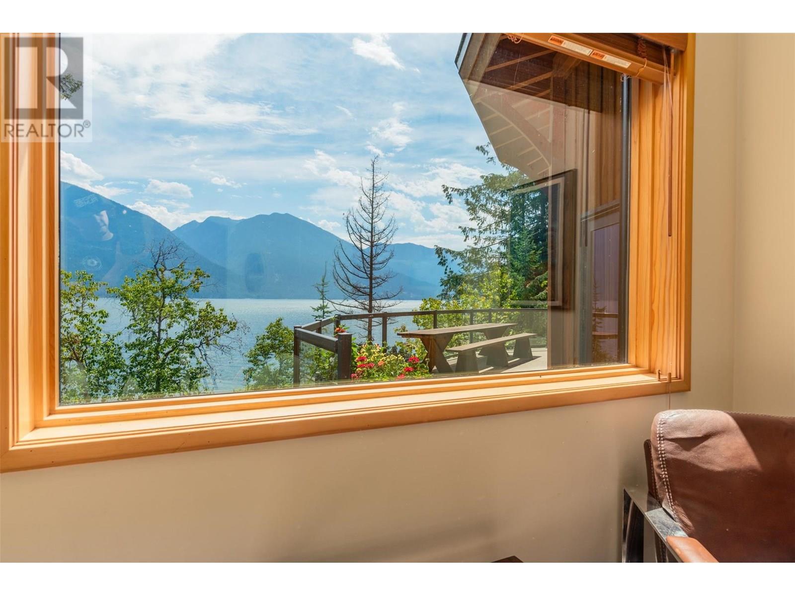5278 Amundsen Road Property Photo 29