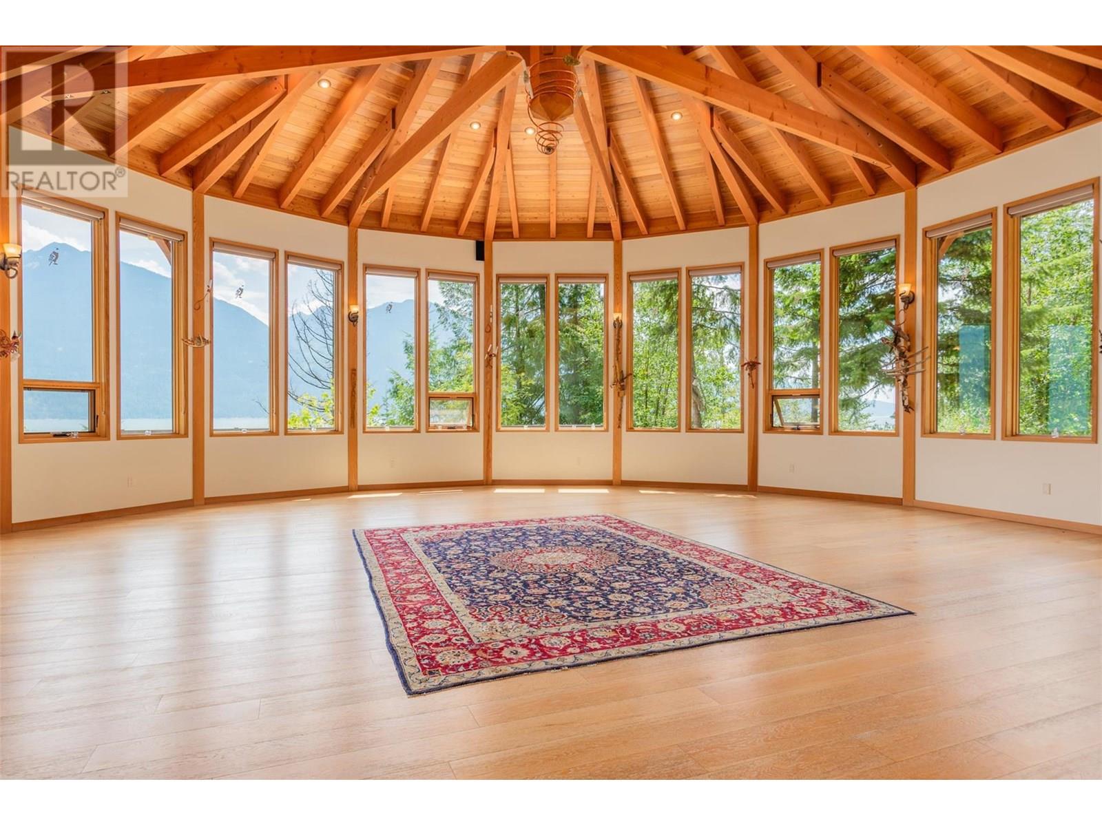 5278 Amundsen Road Property Photo 32