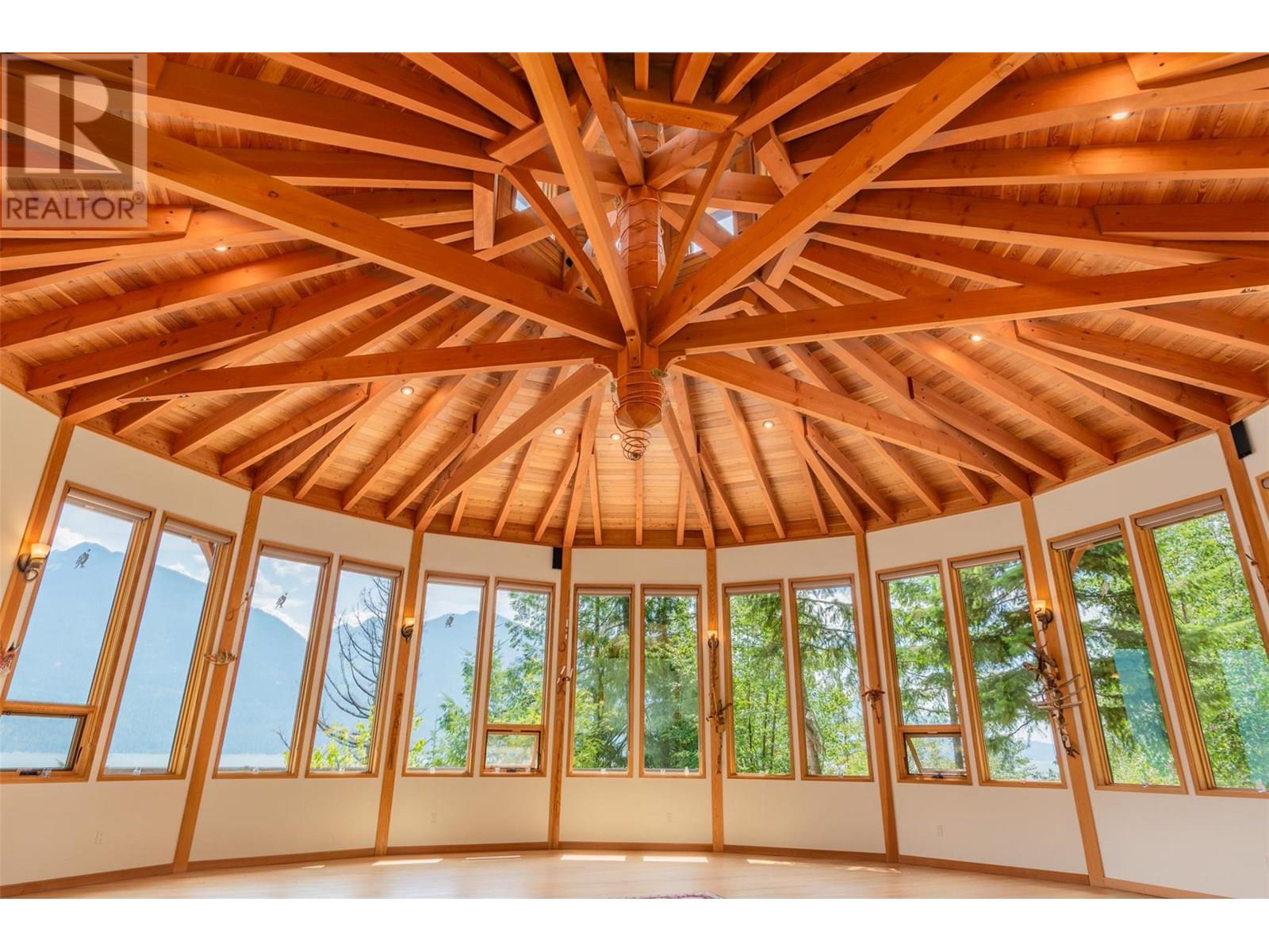 5278 Amundsen Road Property Photo 33