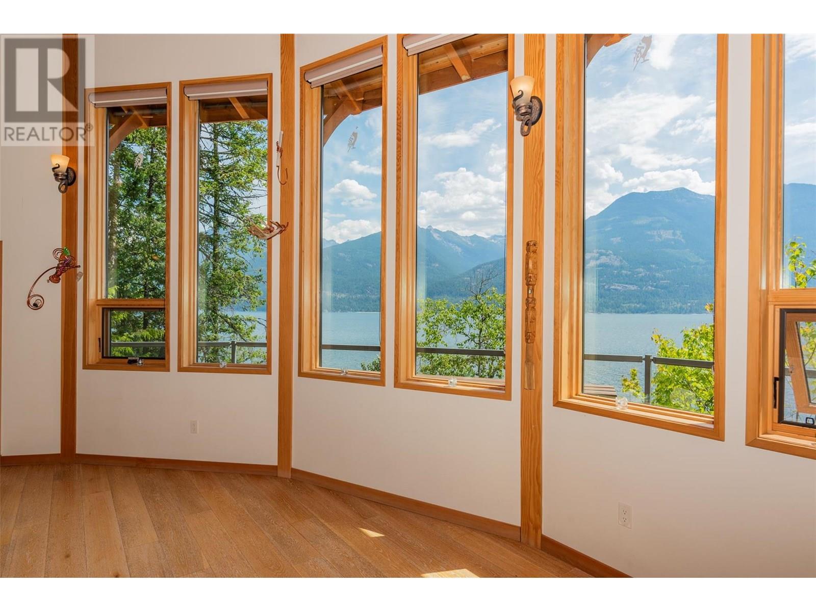 5278 Amundsen Road Property Photo 34