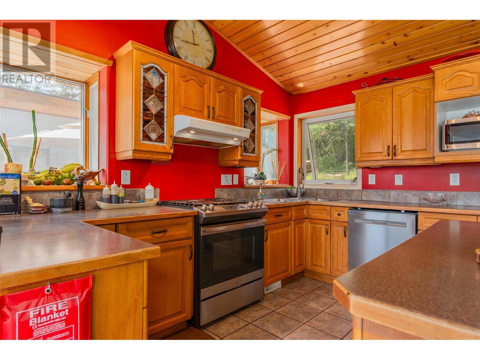 5278 Amundsen Road Property Photo 41