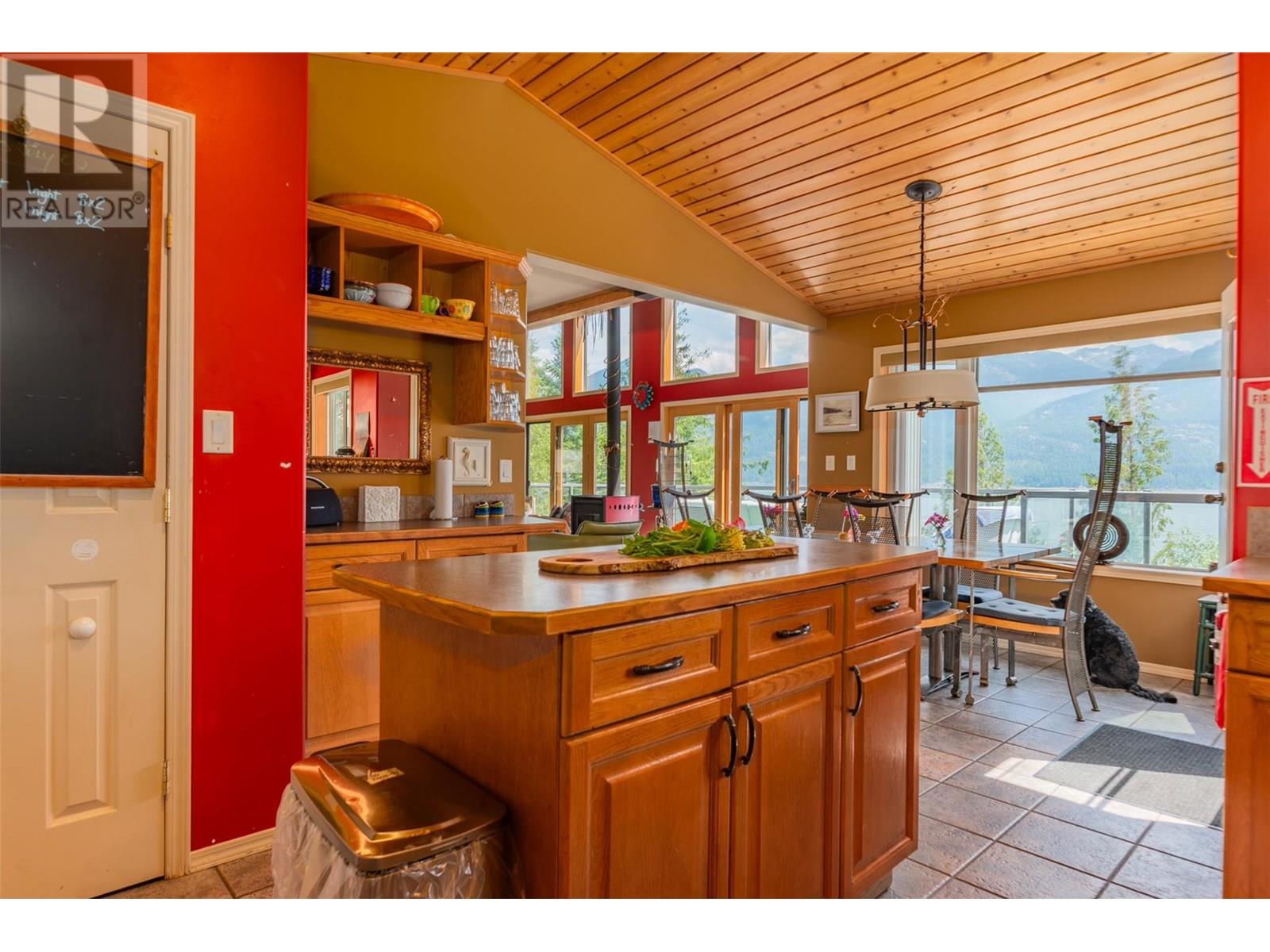 5278 Amundsen Road Property Photo 42