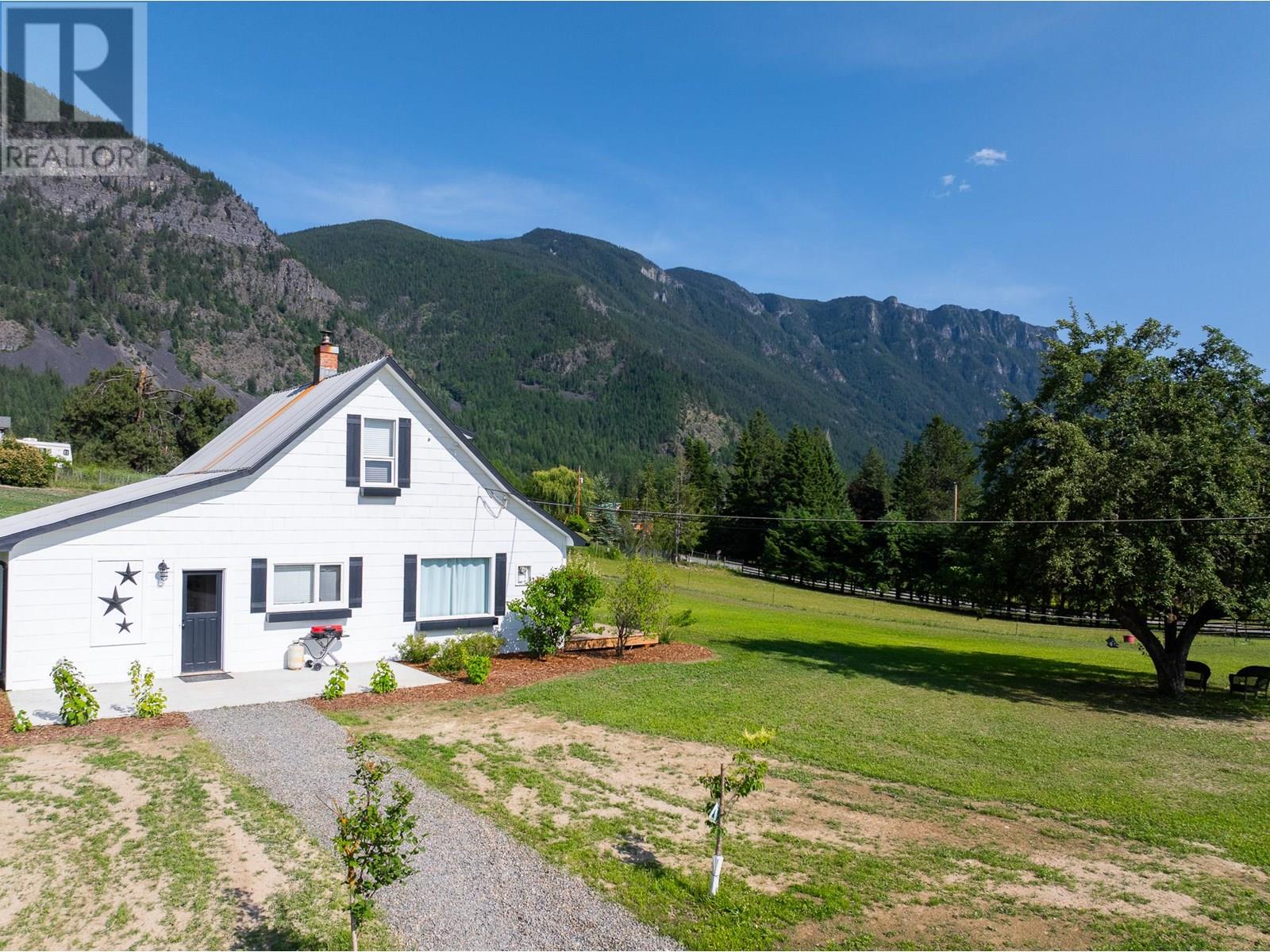 4422 48th Street Property Photo 3