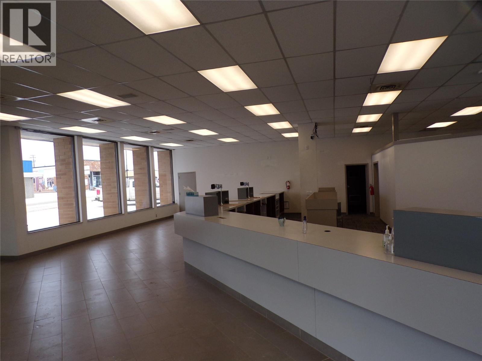 10124 10 Street Property Photo 4