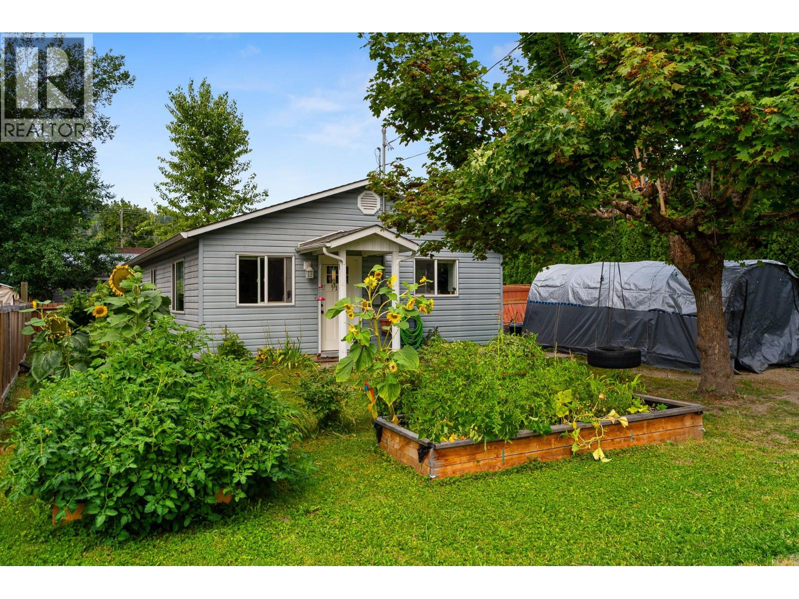 7101 51 Street Ne Property Photo 1