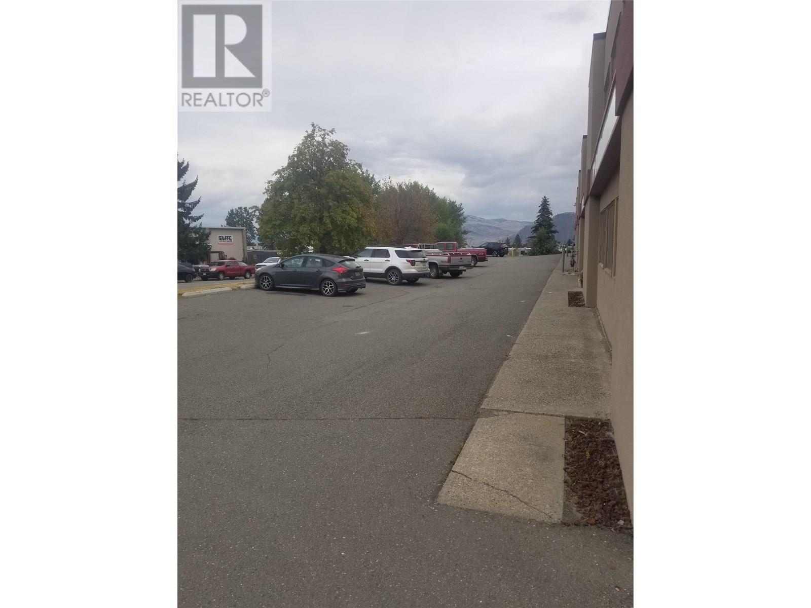 913 - 915 Laval Crescent Property Photo 3
