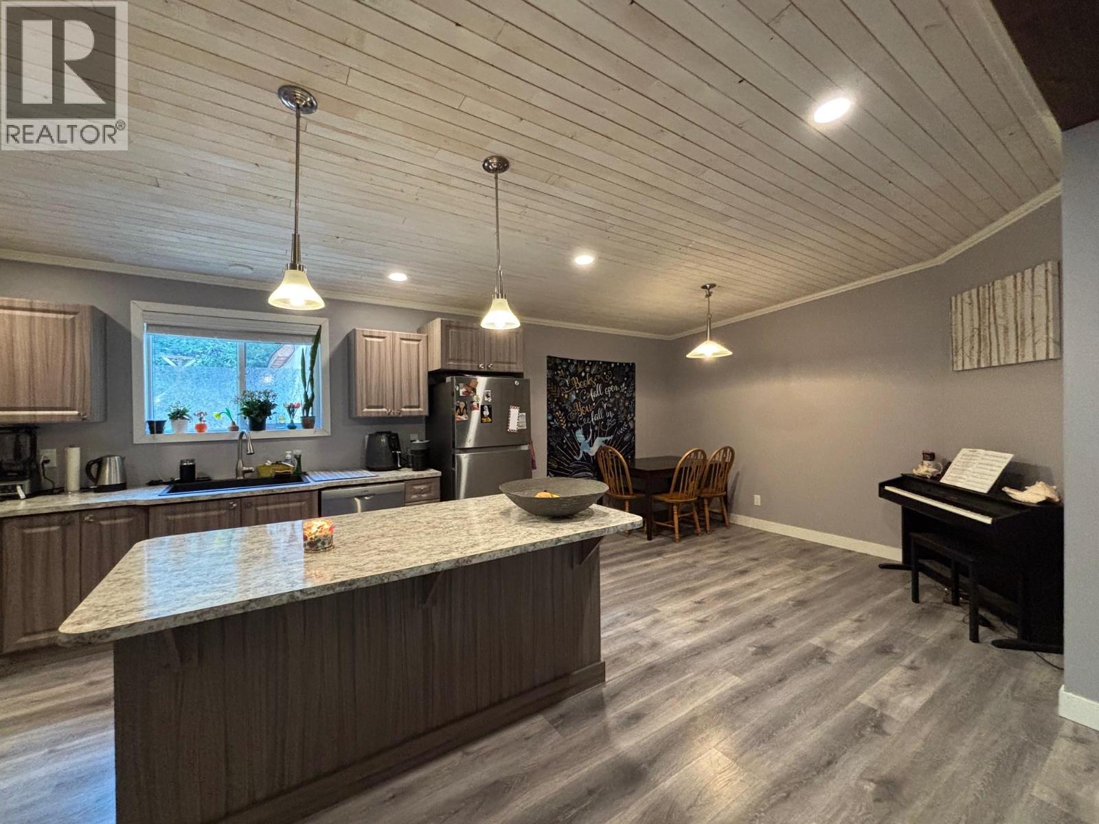 3520 33 Highway Property Photo 4