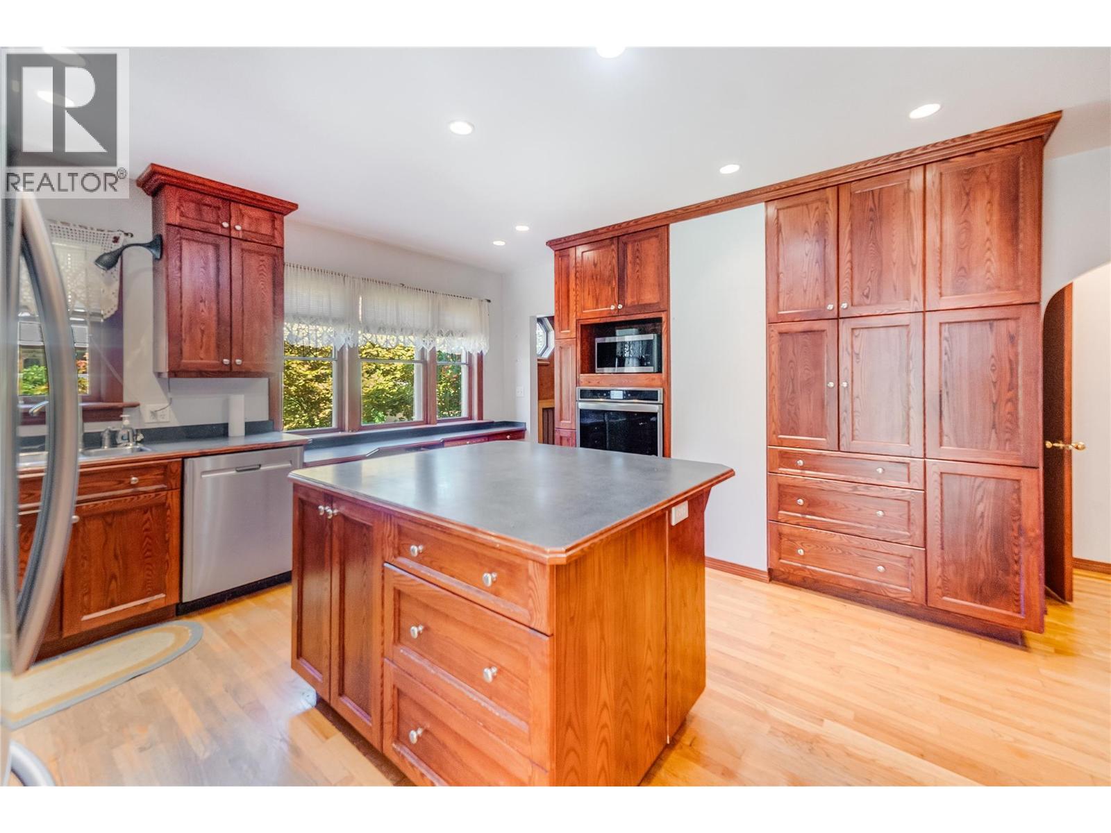 102 18th Street Property Photo 8