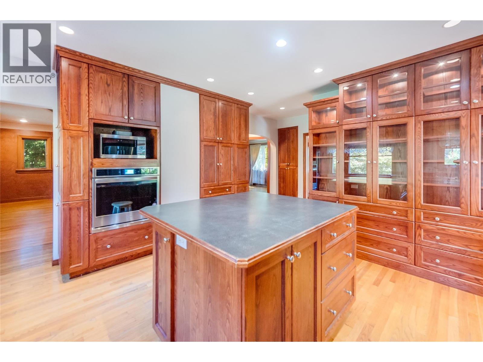 102 18th Street Property Photo 11