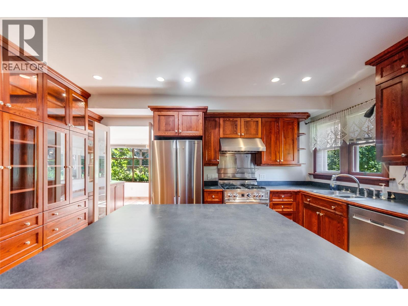 102 18th Street Property Photo 12