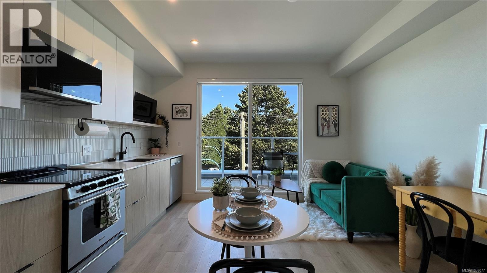 404 1301 Hillside Ave Property Photo 1