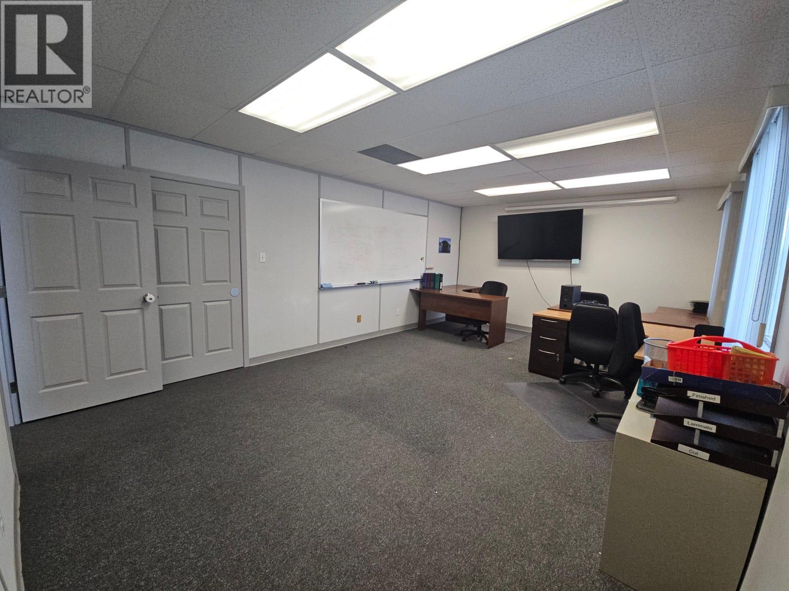 5110 52 Avenue Property Photo 8