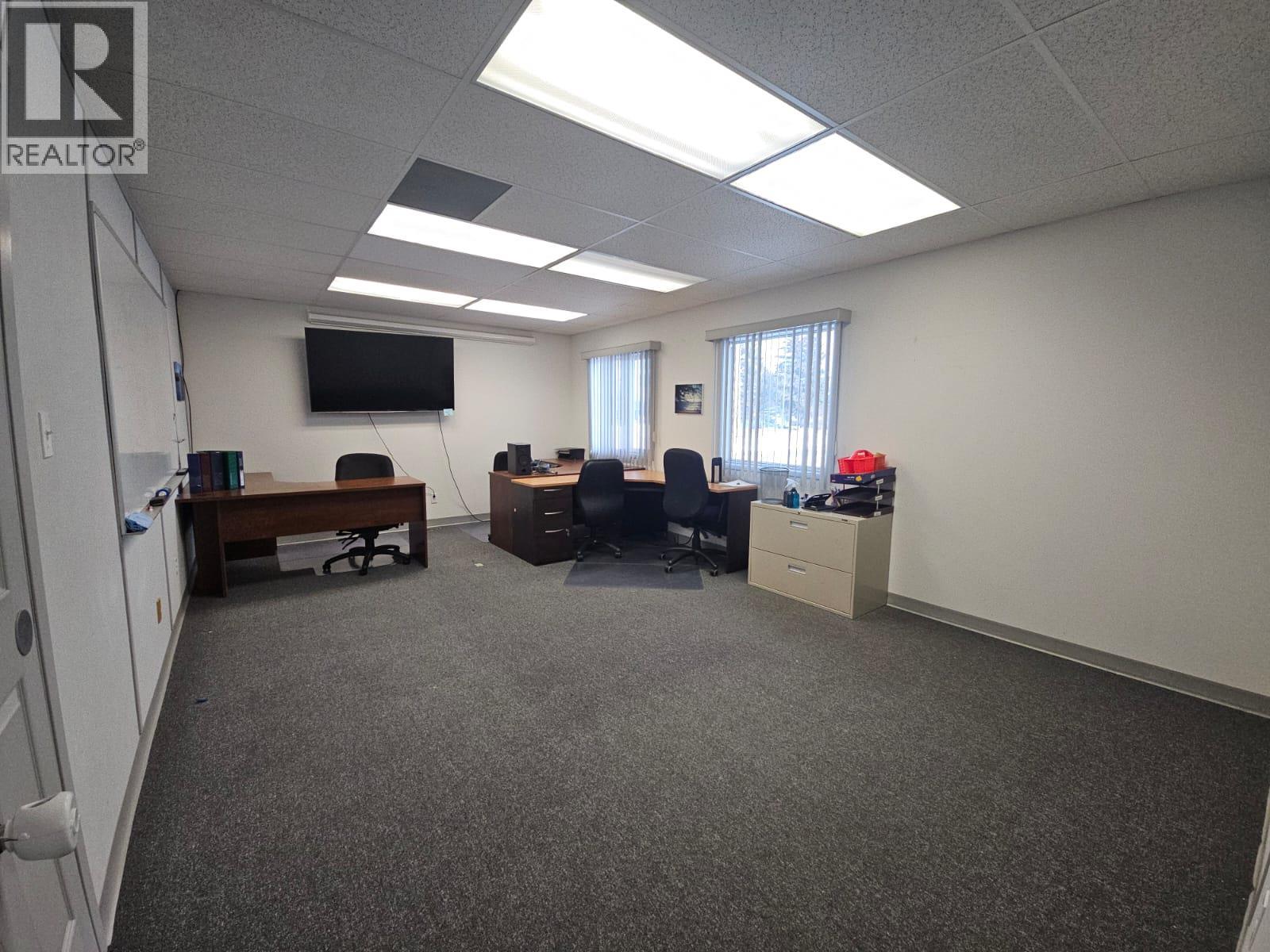 5110 52 Avenue Property Photo 9