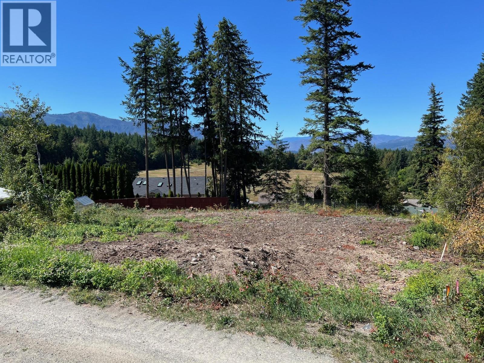 2221 Lakeview Drive Property Photo 11