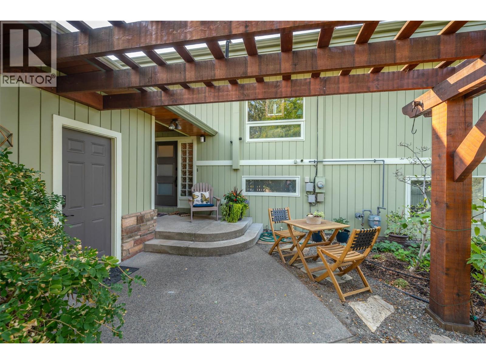 975 Heron Court Property Photo 3