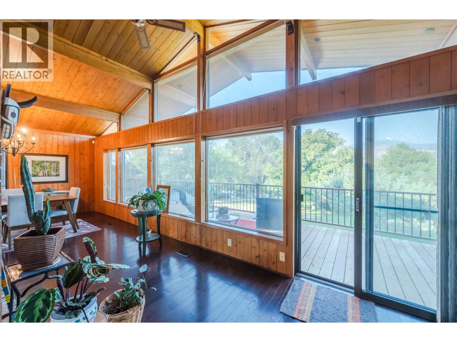 975 Heron Court Property Photo 8