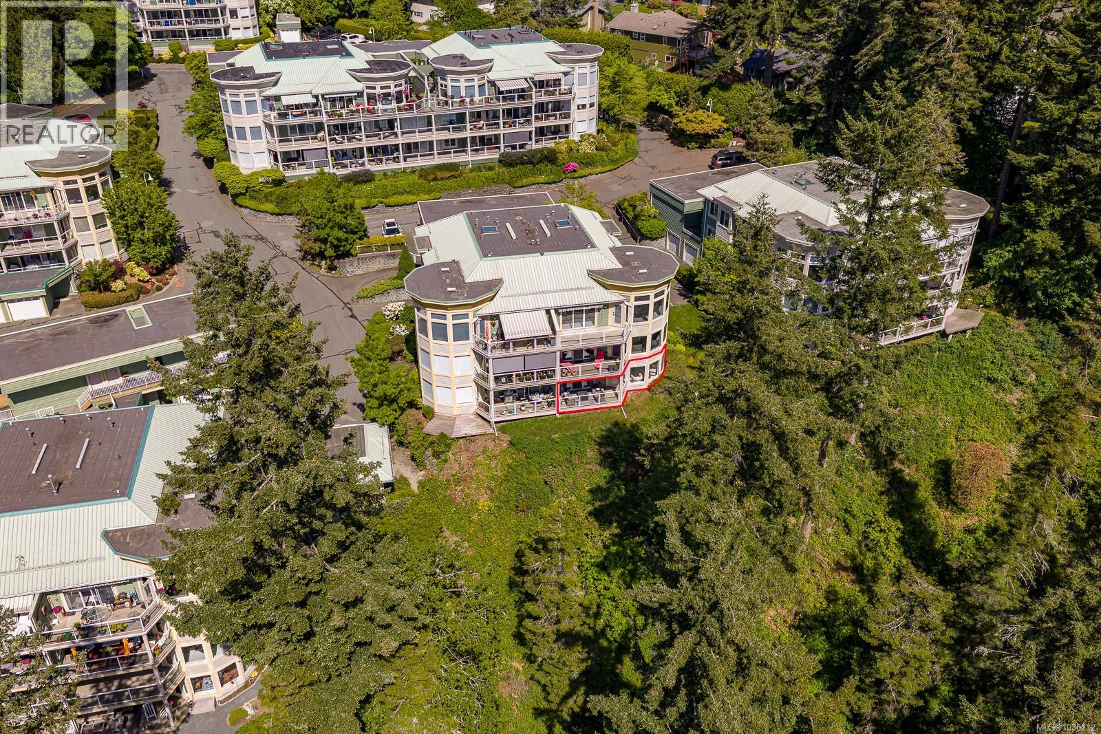 202 2275 Comox Ave Property Photo 3