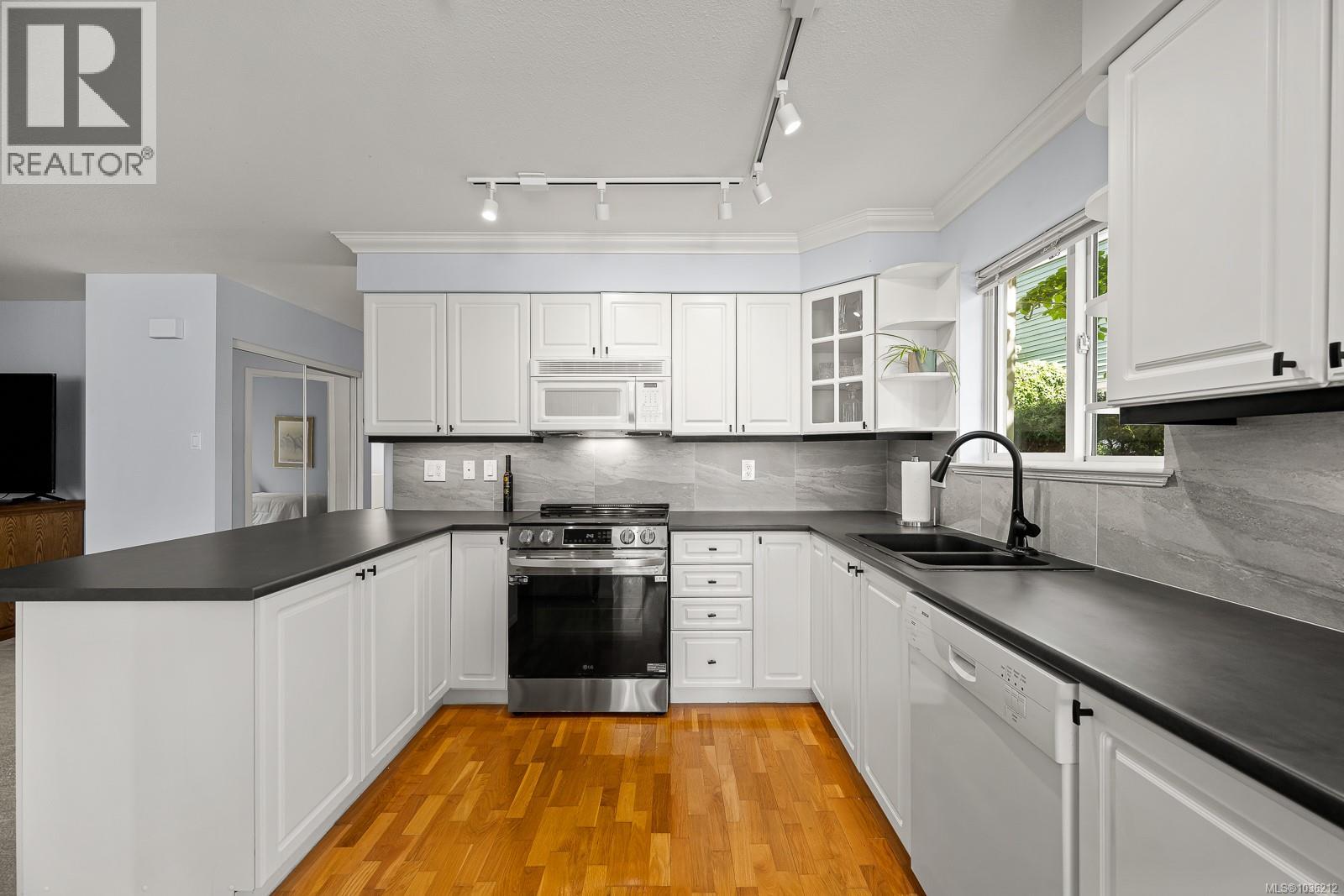 202 2275 Comox Ave Property Photo 10