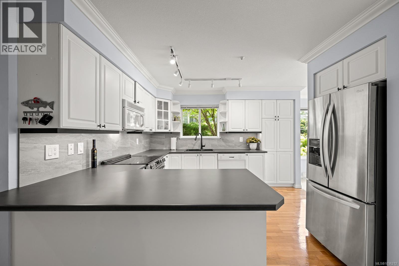 202 2275 Comox Ave Property Photo 11