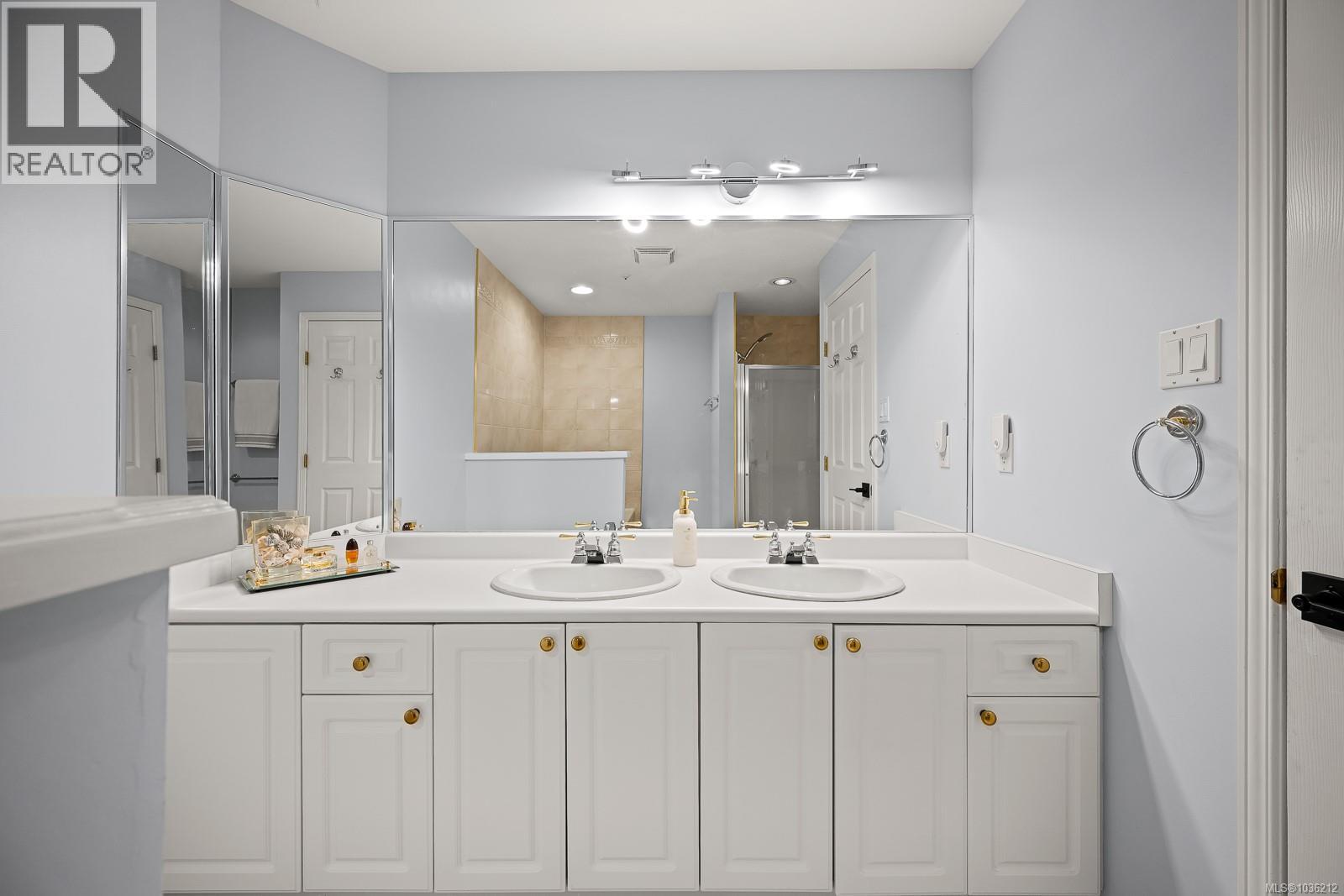 202 2275 Comox Ave Property Photo 18